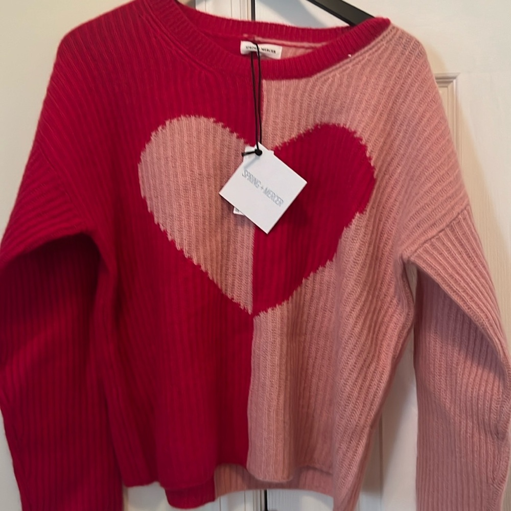 Fabulous 2 tone pink cashmere sweater with heart. NWT Size Large.